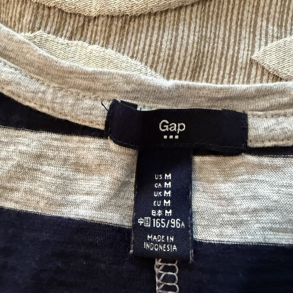 Women's GAP short sleeved striped V-neck top Size Medium EUC Gray, Navy, Orange - Picture 3 of 8